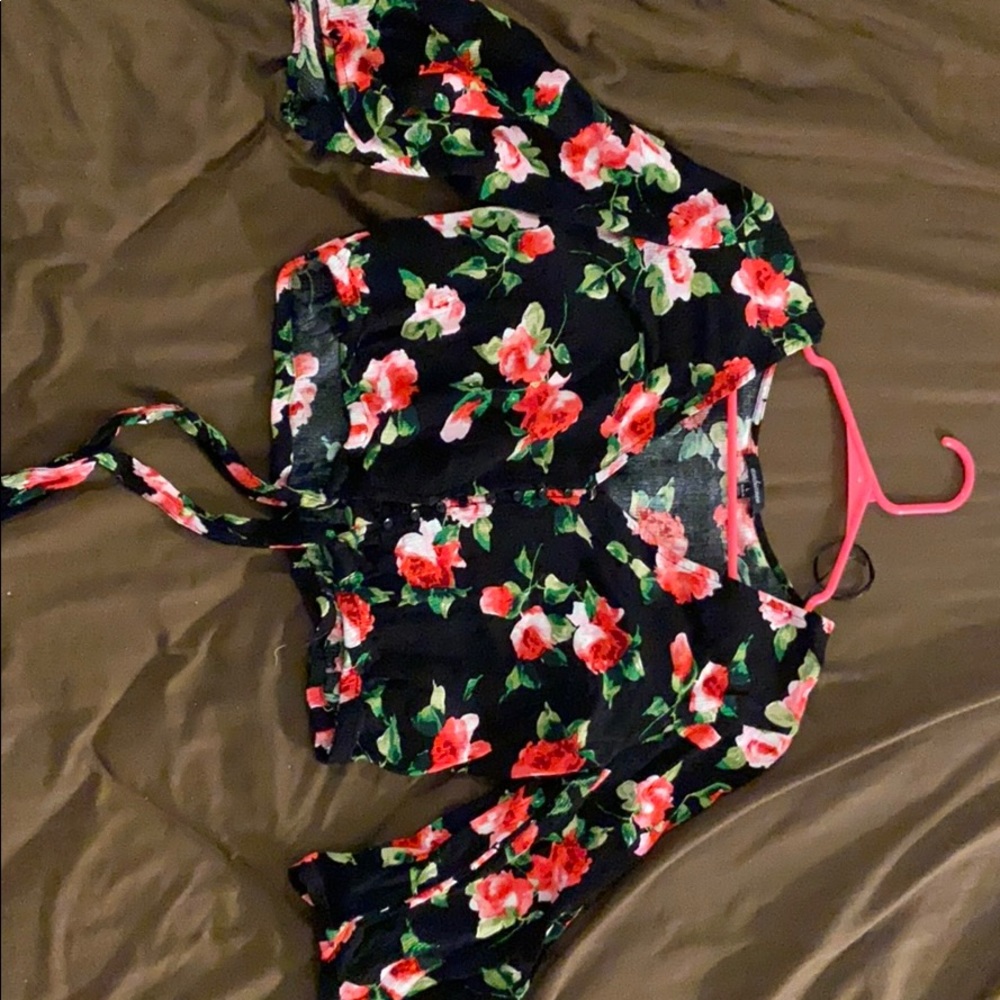 Black floral crop top